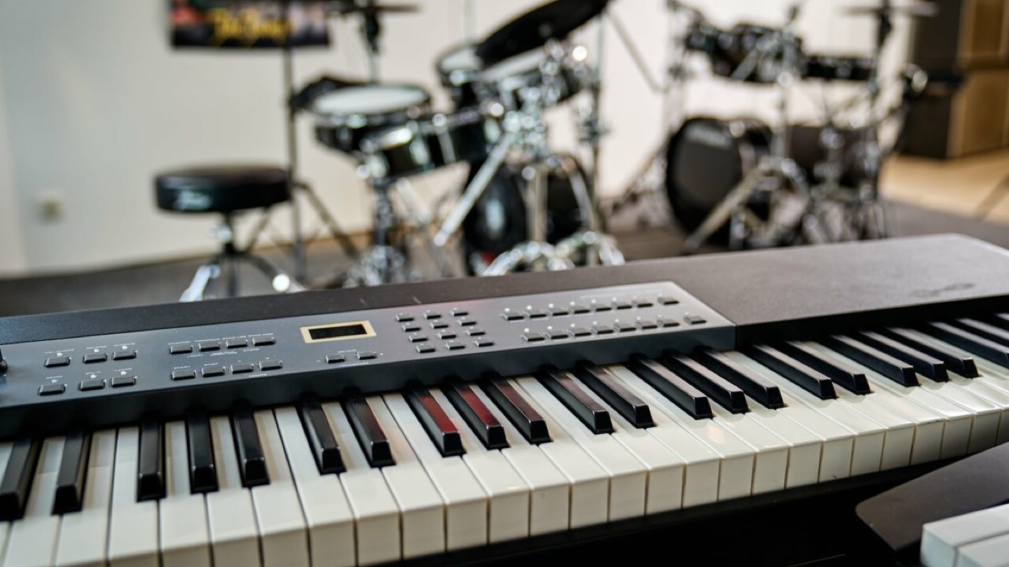 Keyboard und Schlagzeugraum am Standort Pulheim